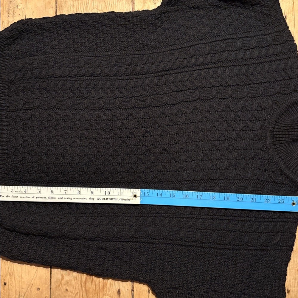 Carraig Donn Wool Black Cable Knit Turtleneck Sweater - Picture 8 of 9
